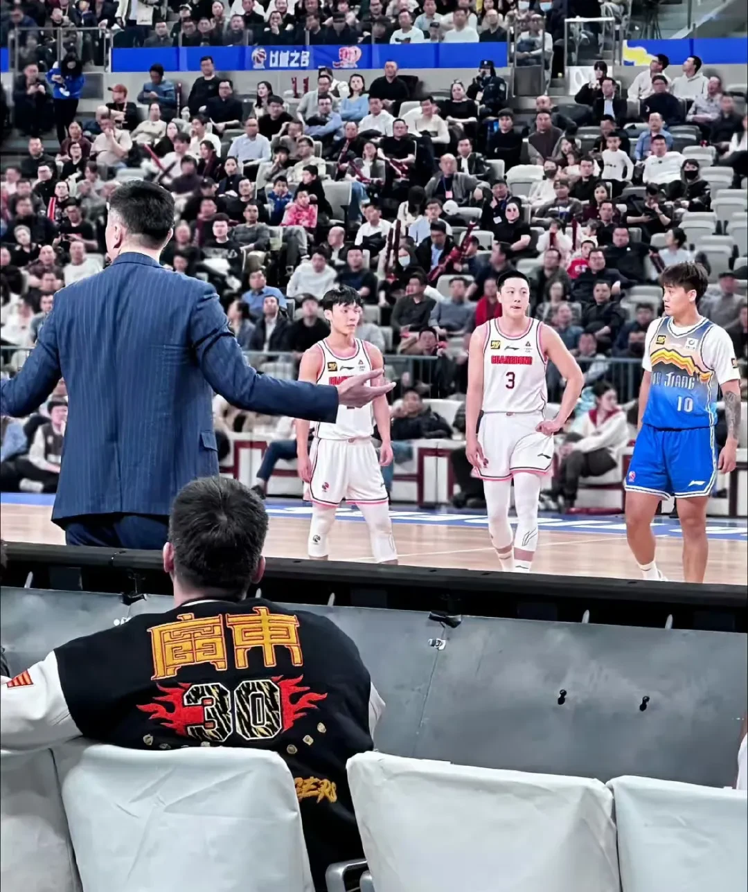 爱游戏APP-广东宏远今晨迎来里程碑；志在NBA常规赛名次提升；底气十足；临场指挥获称赞的简单介绍