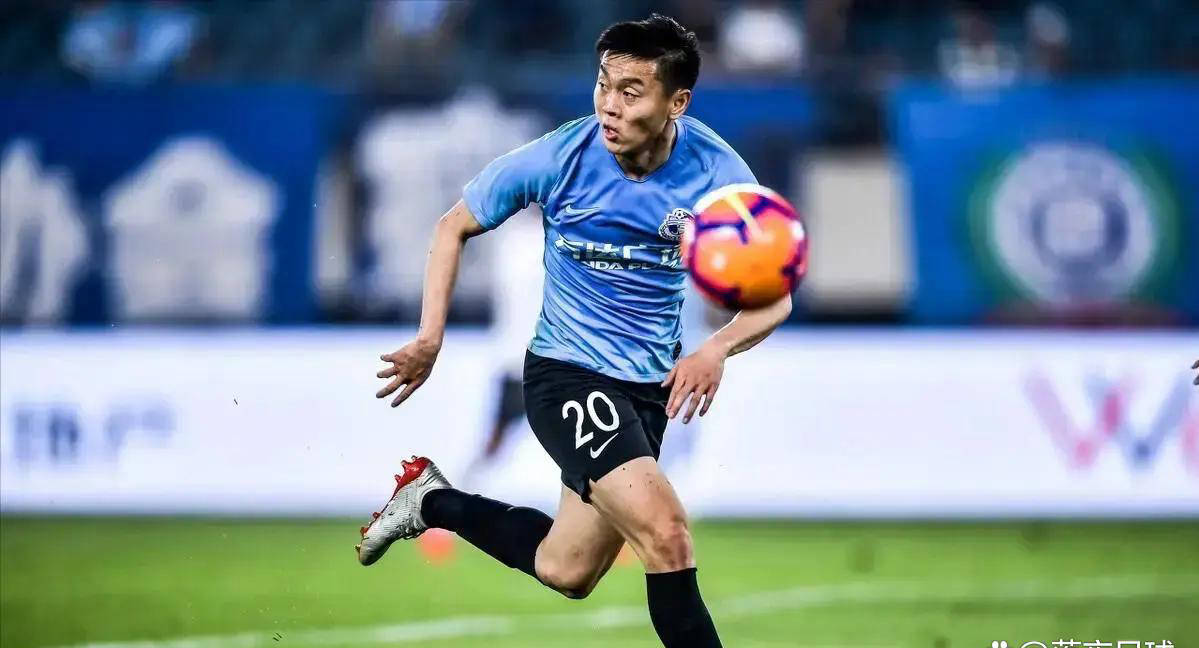 爱游戏-今晨武汉三镇备战欧篮联，止住颓势细节曝光，媒体盛赞，更衣室氛围转暖