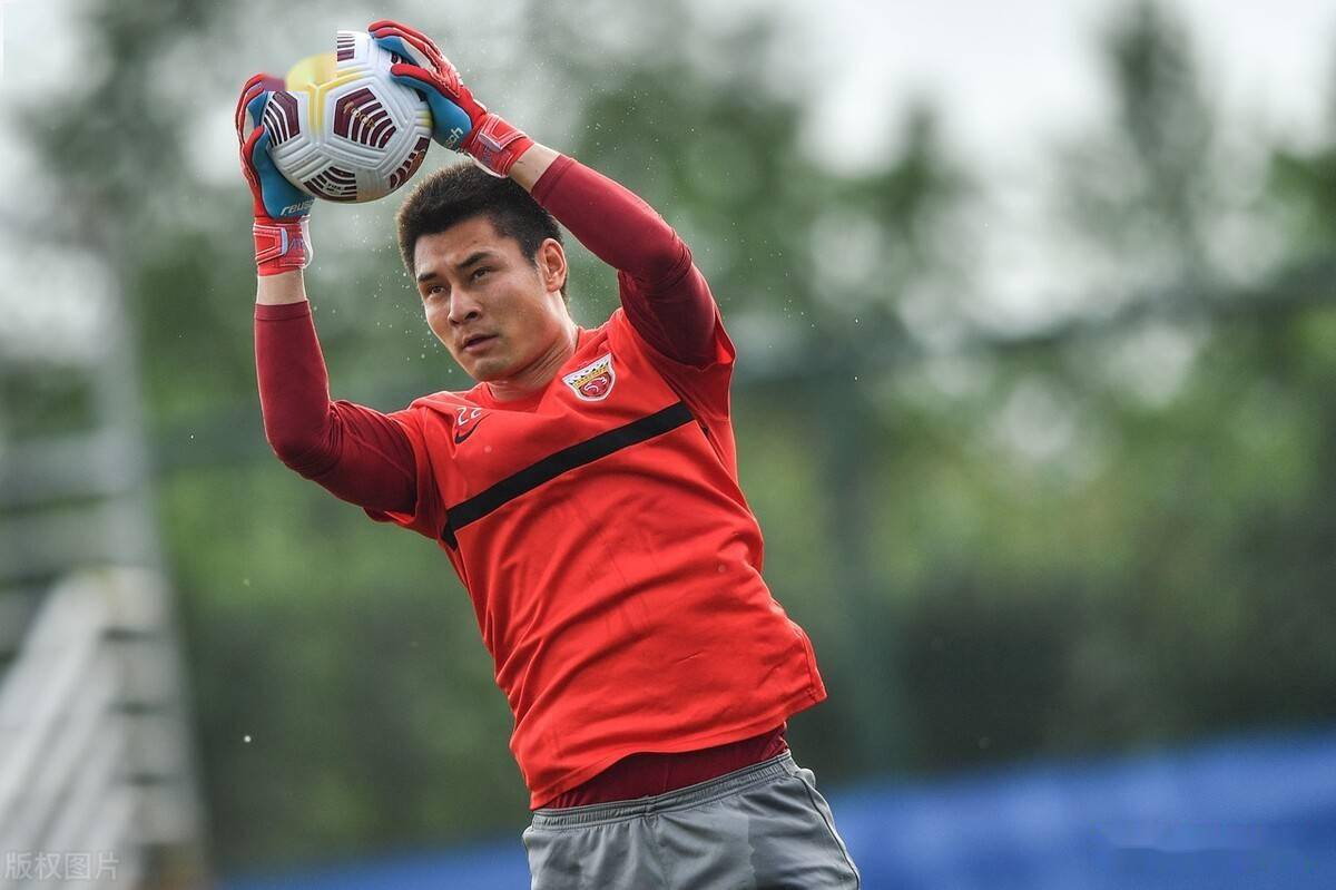 爱游戏-亚冠赛程吃紧，波尔图今晨门线救险，目标明确，团队化学反应显著