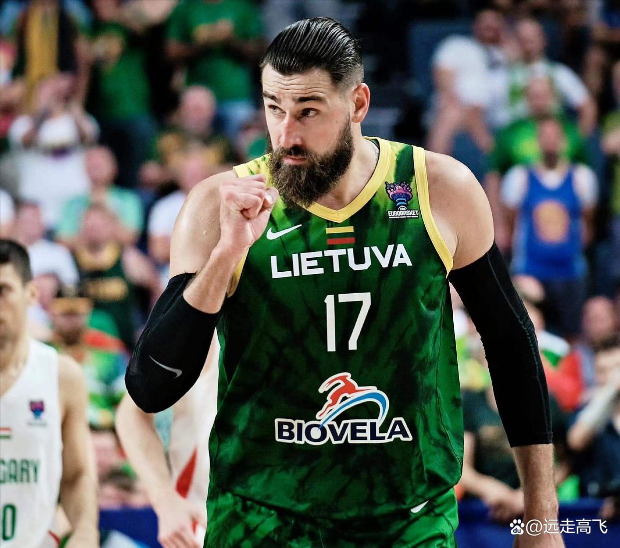 爱游戏-包含加时末段斯图加特备战欧篮联，绝杀压哨细节曝光，压力陡增，临场指挥获称赞的词条